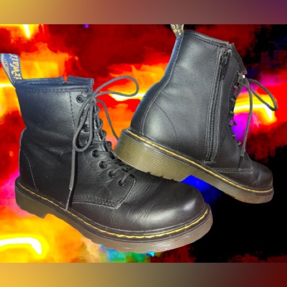 Dr. Martens womens’ 1460 leather boots wmns sz 5/mns sz4 - Picture 2 of 6